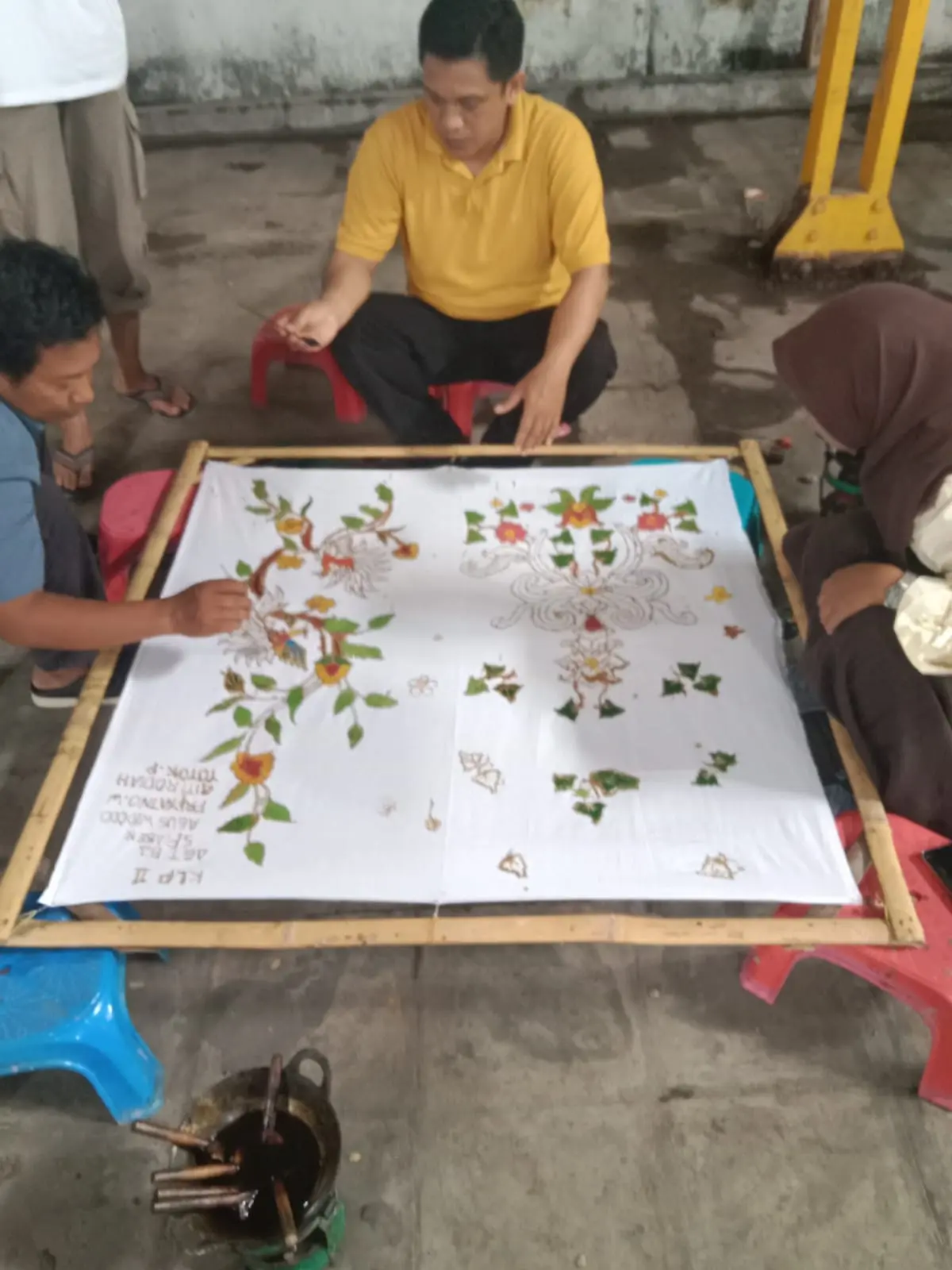 Pelatihan membatik mahasiswa UNIBA(1)